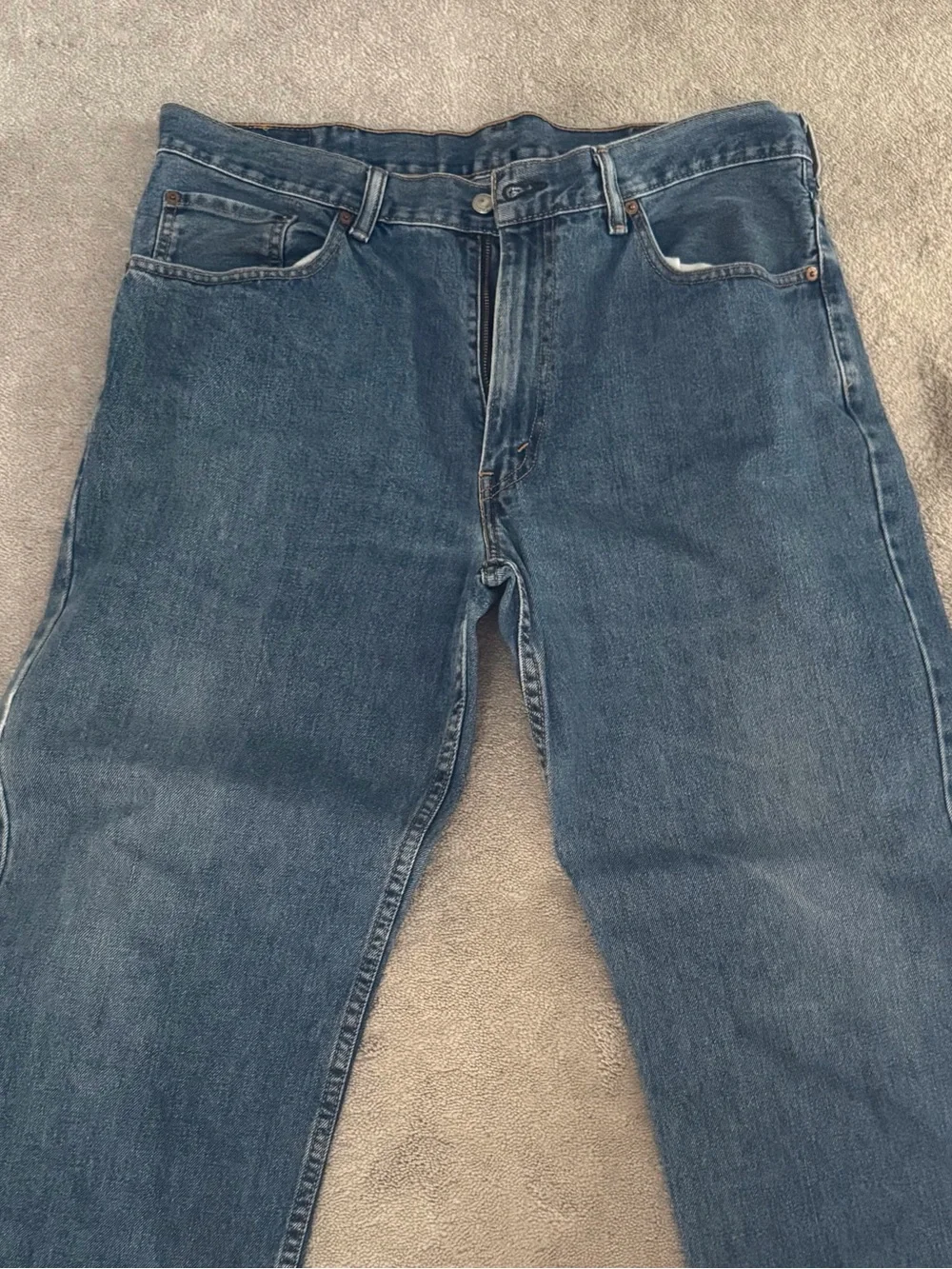 Levi's Men's Medium Blue Relaxed Fit Jeans